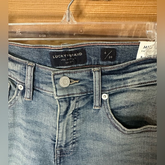 NWT Lucky Brand distressed jeans Ava style Size 6 - Picture 3 of 5